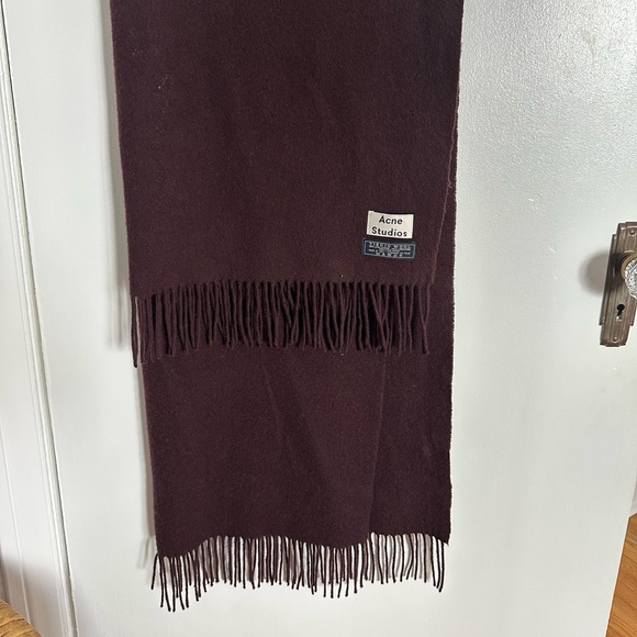 Burgundy ACNE studios Wool Scarf with Fringe - Picture 4 of 4